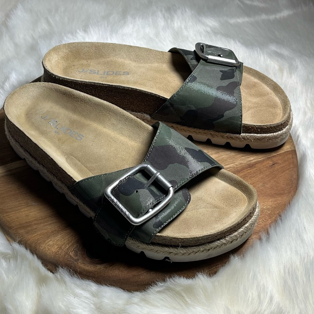 J/Sildes Camouflage Slip on Buckle Comfort footbed Sandals Size 7